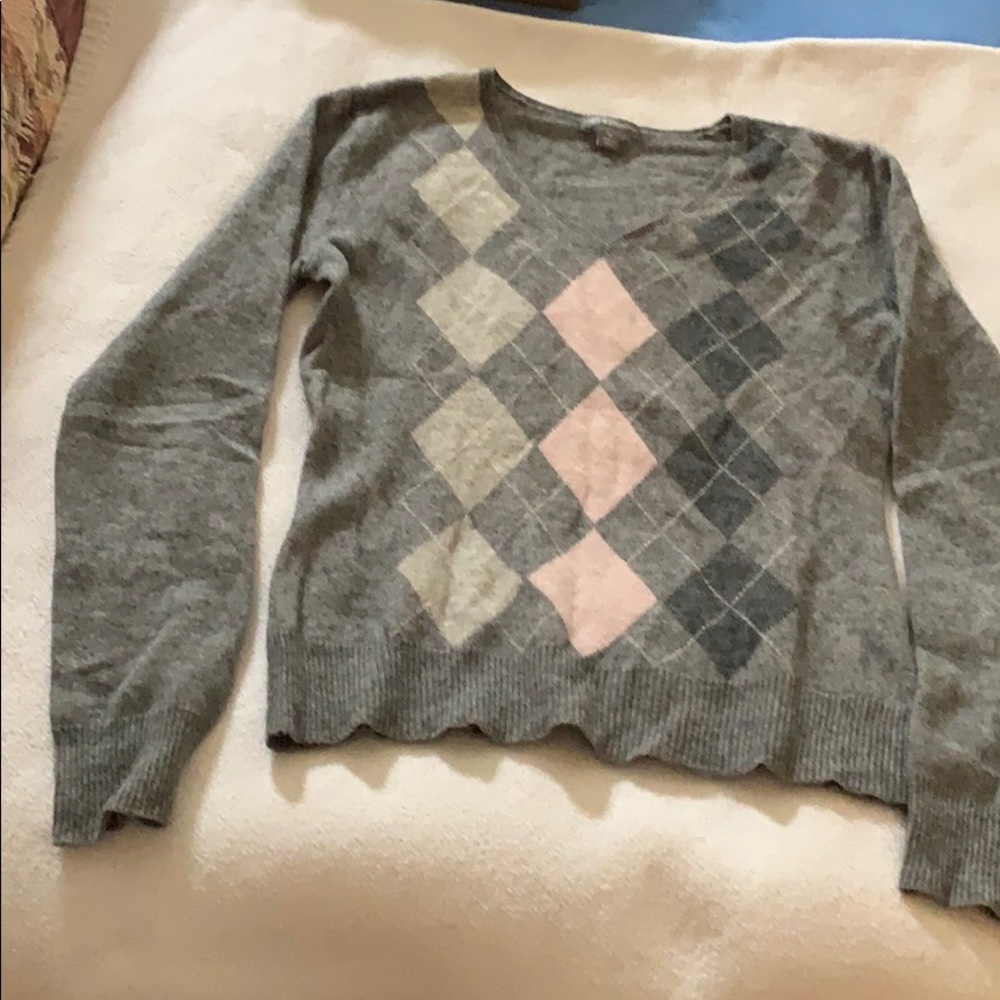 Gray argyle 100 cashmere v neck sweater